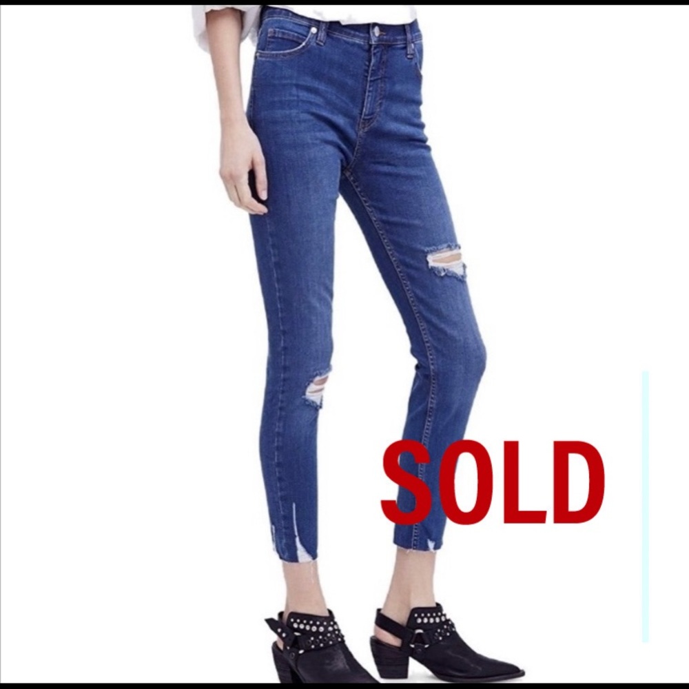 FREE PEOPLE, NEW, Shark Bite Blue Jeans Capris - Picture 1 of 6